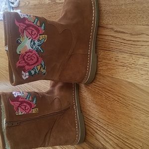 Zara Girls embroidered boots